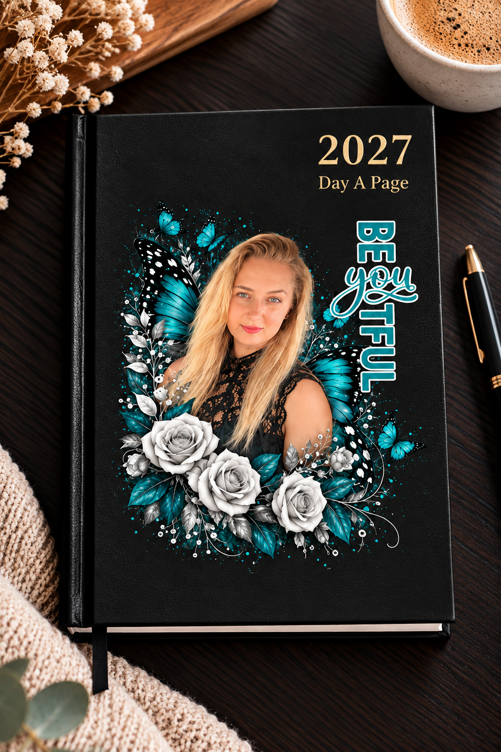 2027 m. personalizuota darbo knyga su jūsų nuotrauka – Day A Page