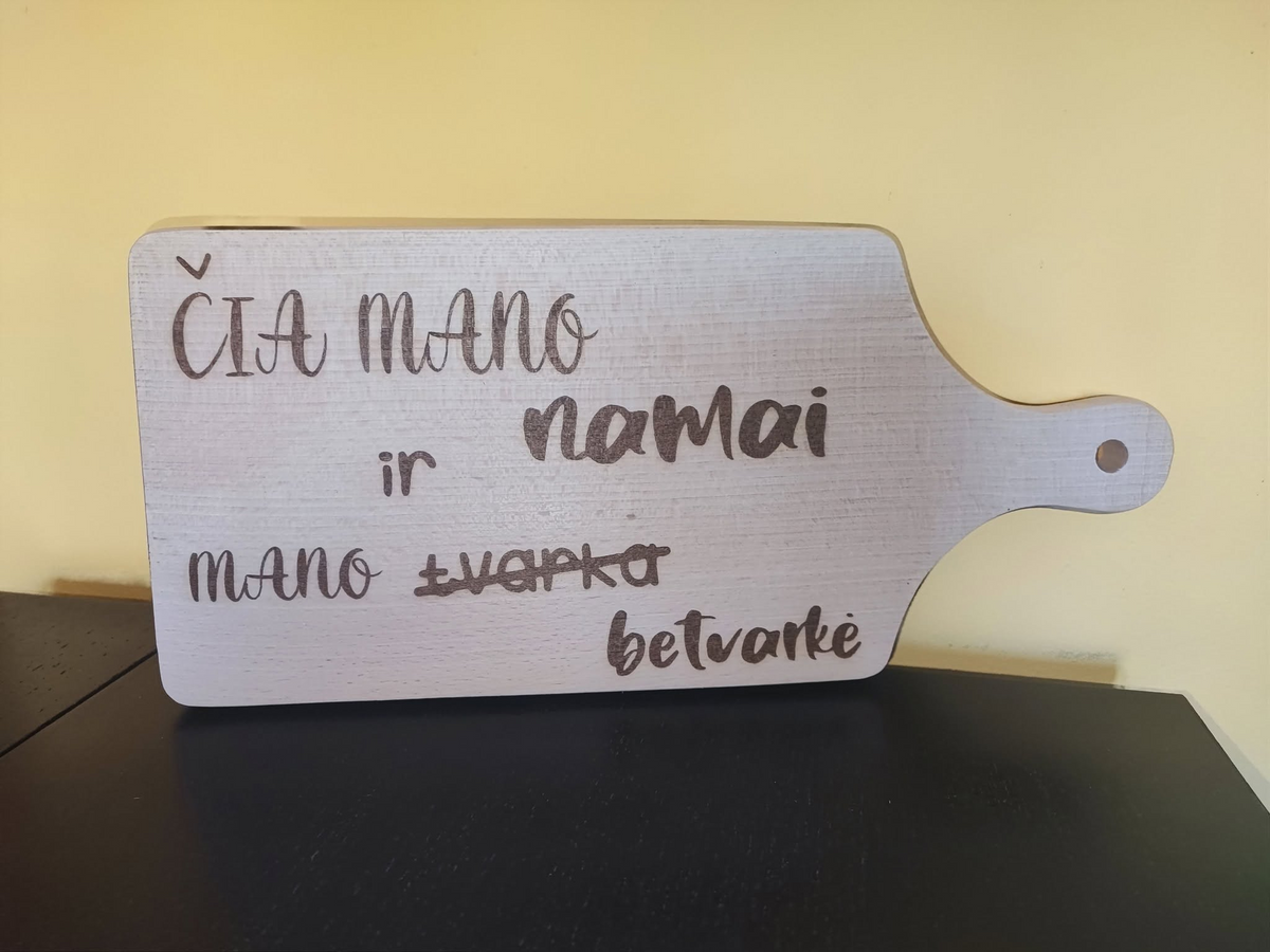 Graviruota medinė lentelė Čia mano namai