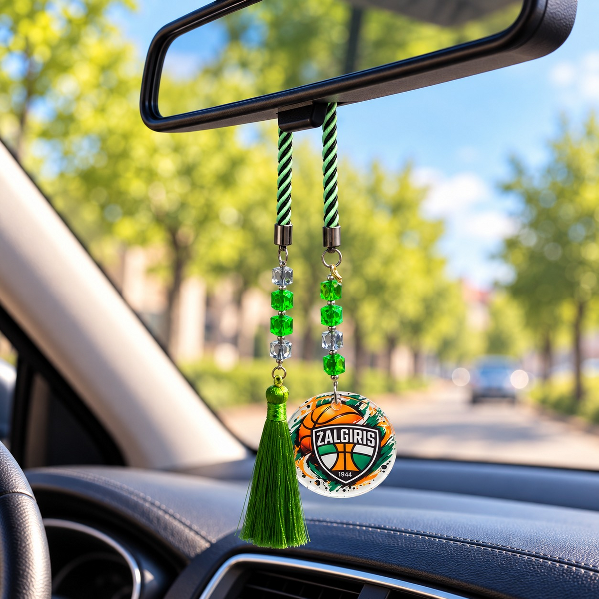 Automobilio pakabukas „Žalgirio fanui“ automobilyje