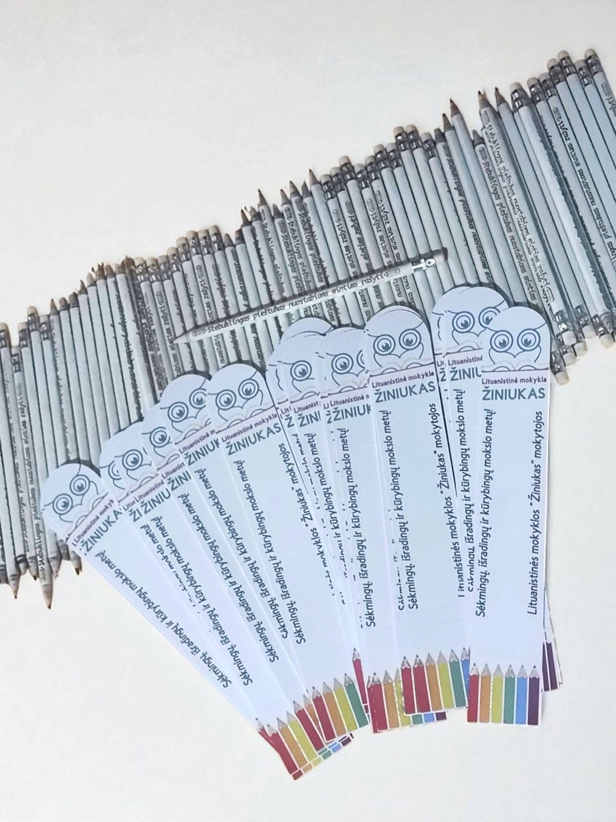 Personalizuoti pieštukai vaikams su kartoninėmis kortelėmis